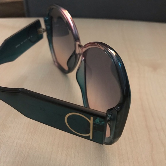 SALVATORE FERRAGAMO Sunglasses for Women oversized geometric frames NEW w/ case - Picture 2 of 10